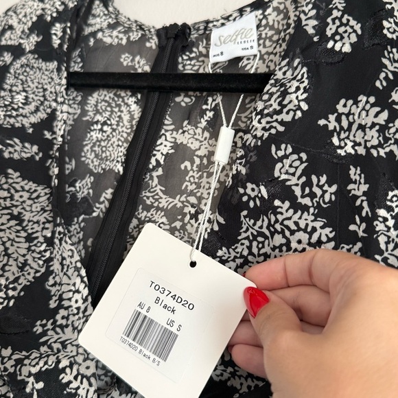 NWT Black and White Printed Floral Long Sleeve Ruffle Romper - Picture 10 of 12